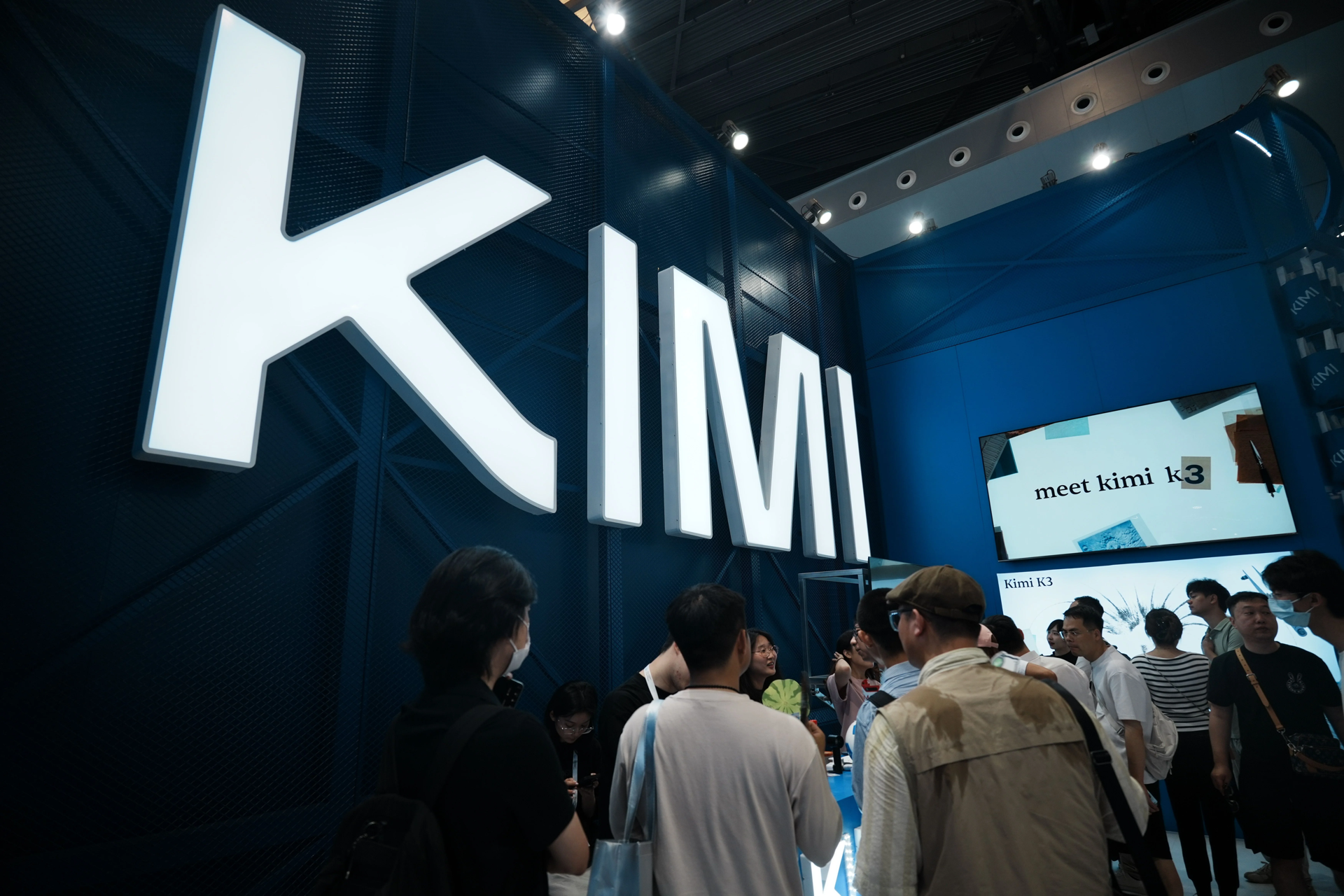 Kimi K3 发布现场与 Kimi 品牌标识
